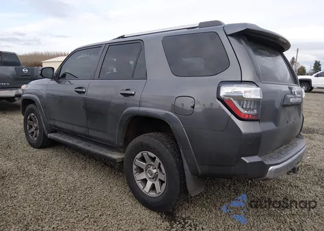 2014 Toyota 4Runner Trail z USA, uszkodzony, nr VIN JTEBU5JR1E5193045